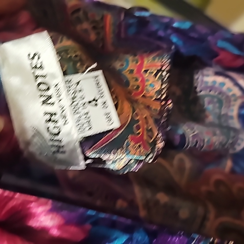 Vintage 80s silk multicolor long sleeve Blouse. - Picture 10 of 10